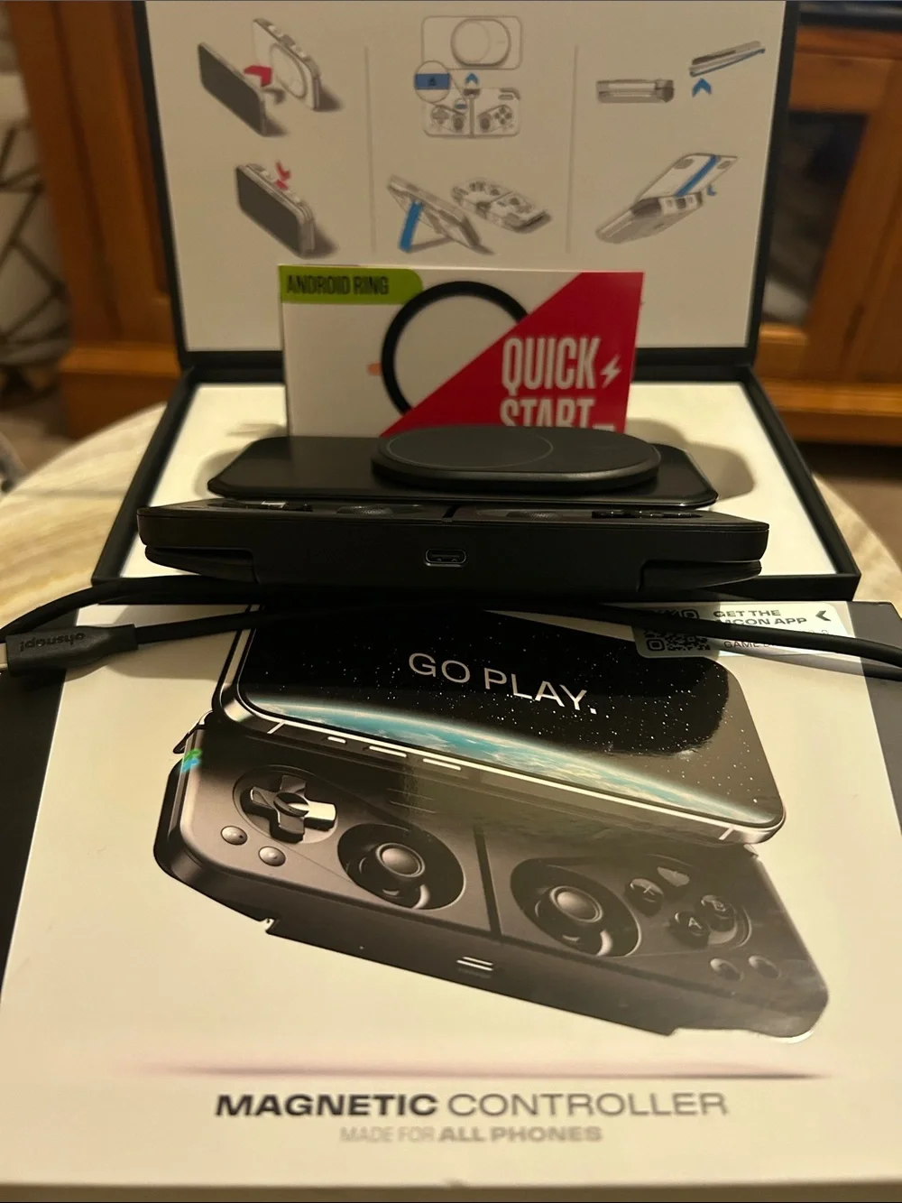 Magnetic Mobile Controller with Wireless Charging Pad - Black